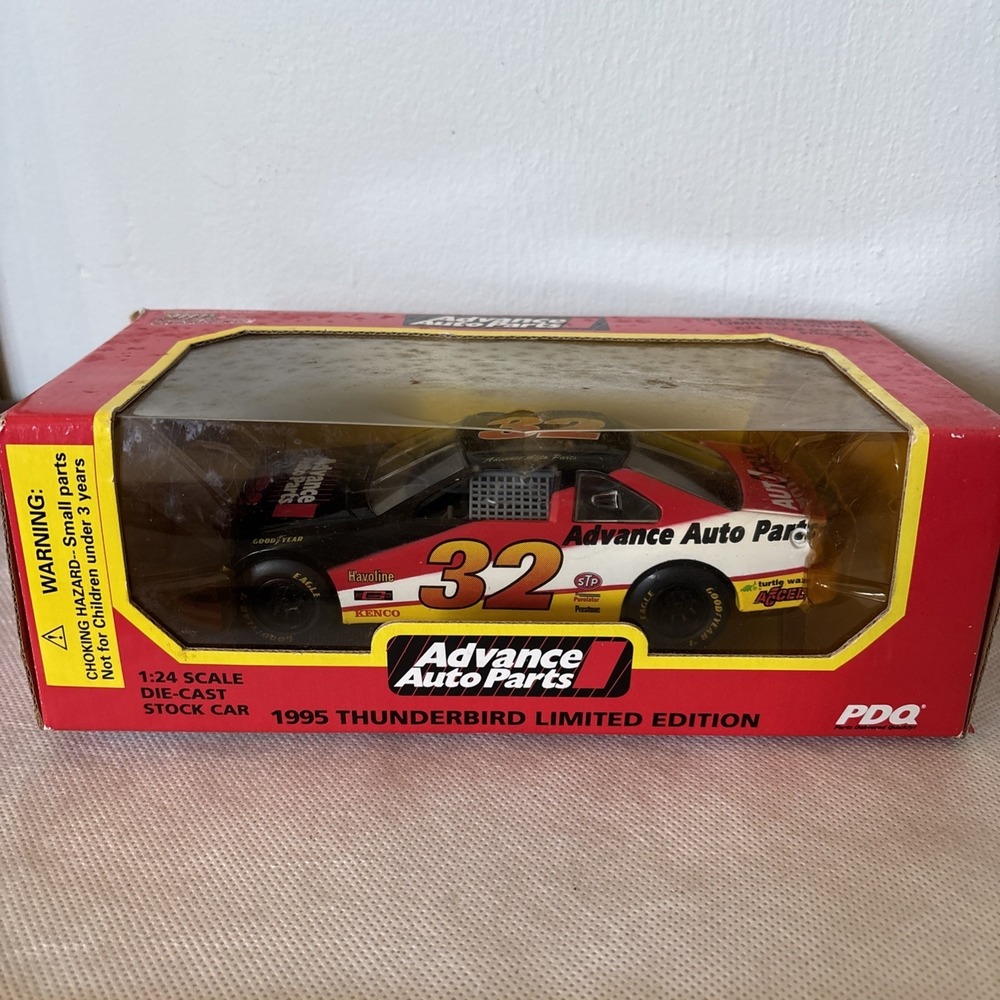 1995 RC 1:24 #32 Advance Auto Parts Chevrolet Thunderbird PROMO‎